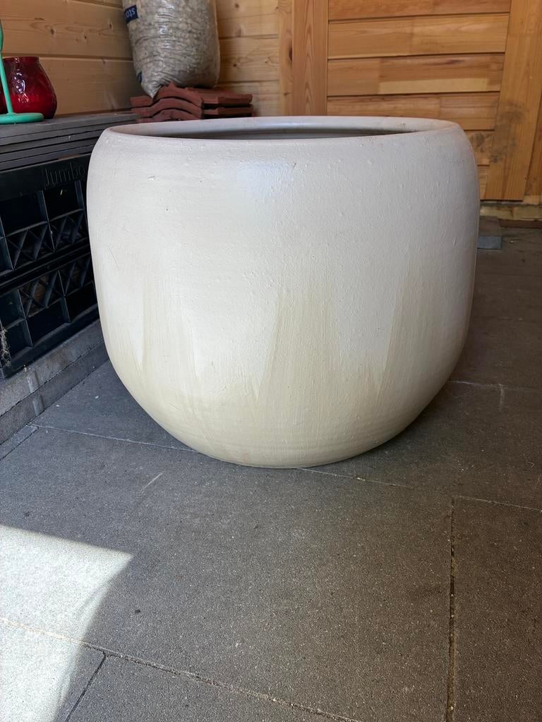 Twee plantenpotten, Tuin en Terras, Bloempotten, Zo goed als nieuw, Aardewerk, Binnen, 40 tot 70 cm, 40 cm of meer, Rond, Ophalen