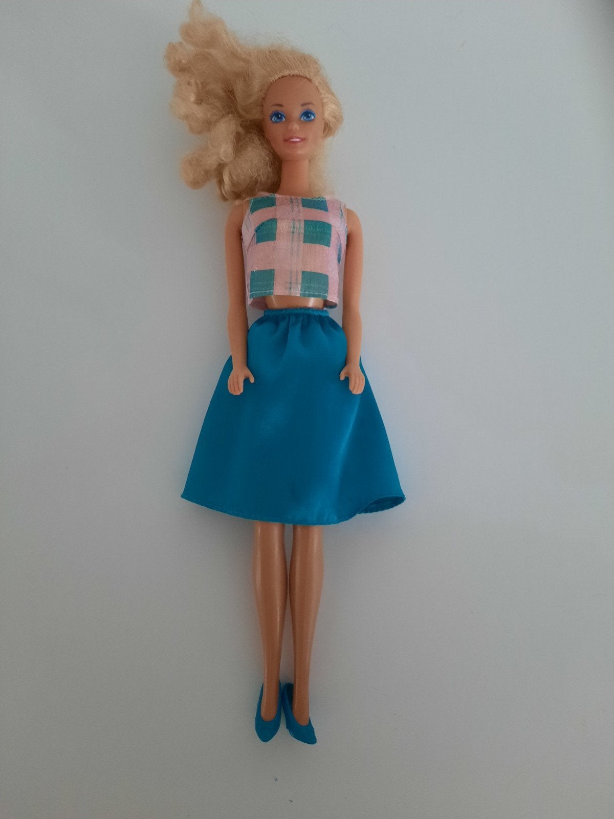 Vintage Barbie pop met blonde krullen en blauwe outfit, Ophalen, Gebruikt, Barbie