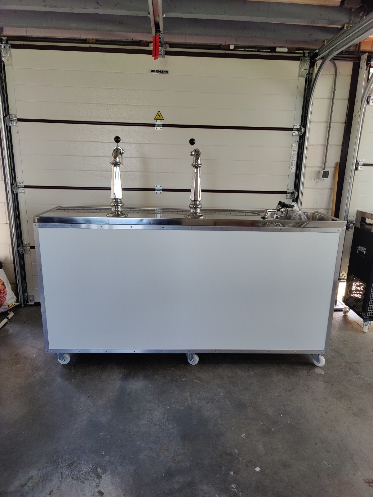Mooie mobiele bier tap met 2 tap zuilen., X, Noorden, Bos mobiele bar bouw, Ophalen