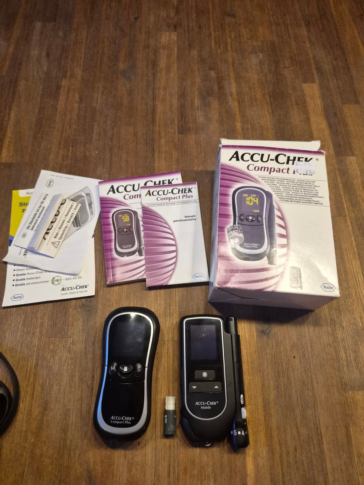 2 accu chek bloedsuikermeters, Ophalen of Verzenden