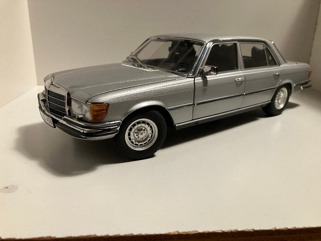 Mercedes 450 SEL (w116) 1972  zilver  1/18 Revell, Hobby en Vrije tijd, Ophalen of Verzenden, Zo goed als nieuw, Auto, Revell