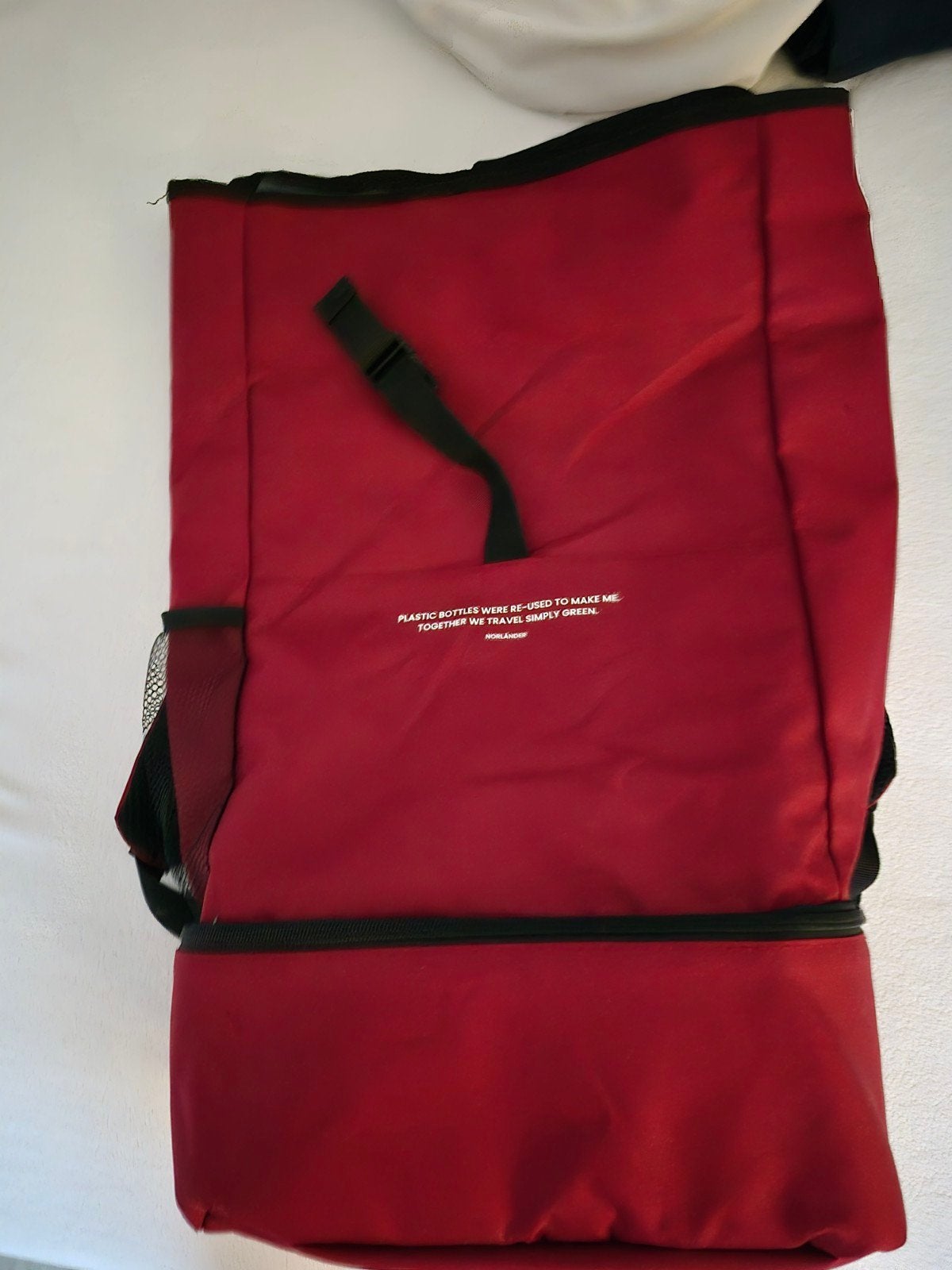 Rode rugzak van gerecyclede plastic flessen - Norländer, 25 tot 40 cm, Ophalen of Verzenden, Zo goed als nieuw, Overige merken
