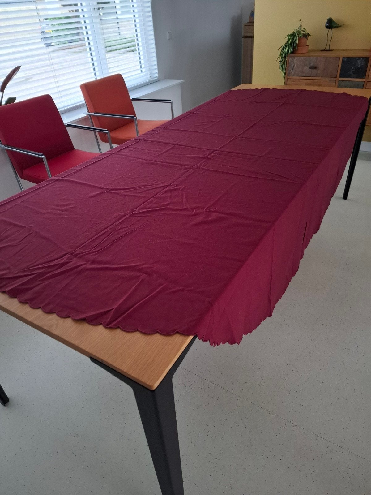 paars tafelkleed, ovaal, 225cm lang en 165cm breed, Ophalen, Zo goed als nieuw, Ovaal, Polyester