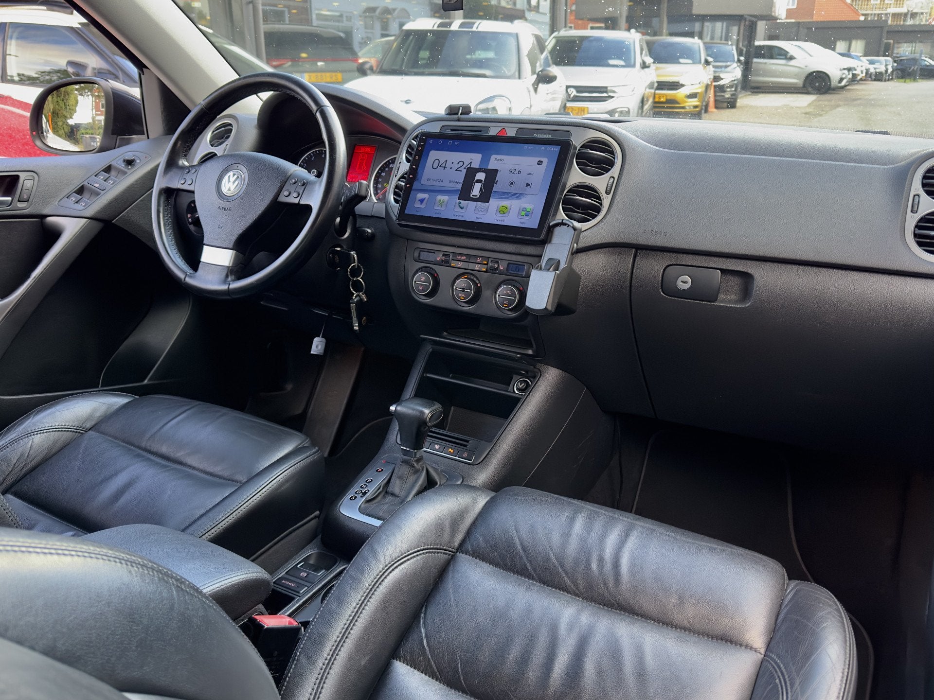 Volkswagen Tiguan 2.0 TSI AUT6 SPORT&STYLE 4MOTION LEDER NAV, Auto's, Automaat, Gebruikt, Zwart, 4 cilinders