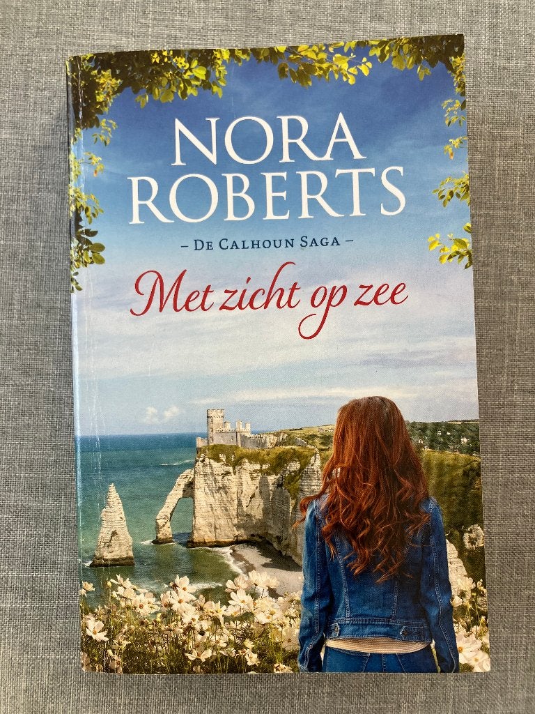Met zicht op zee – Nora Roberts, Ophalen of Verzenden, Gelezen, Nora Roberts