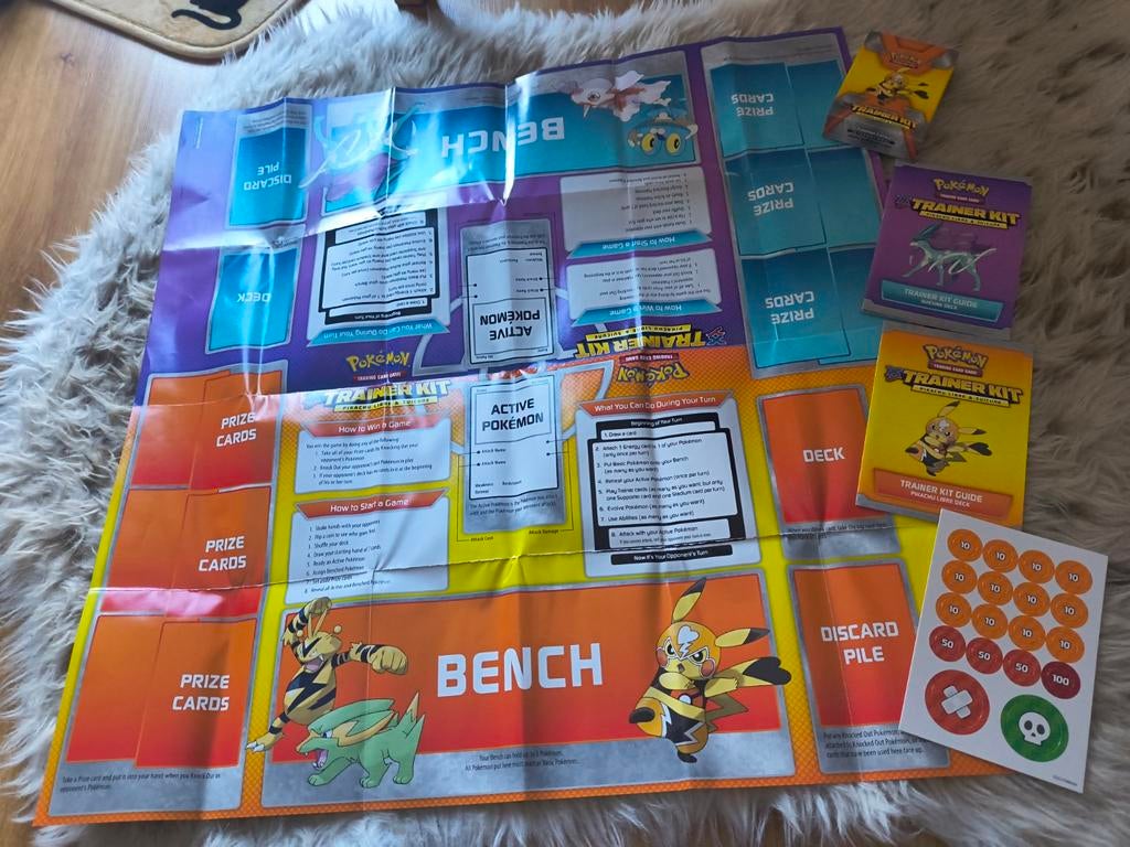 Trainer kit placemat, boekjes, counters en doosje. Pikachu, Ophalen of Verzenden, Nieuw, Overige typen