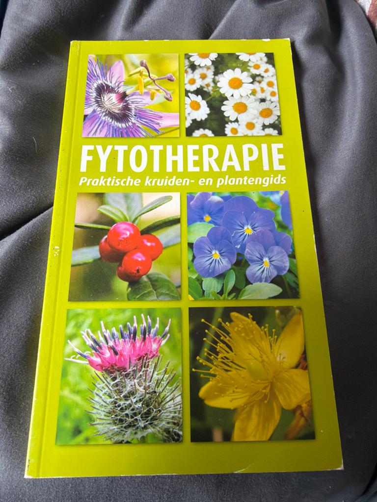 S10.  Fytotherapie: Praktische kruiden- en plantengids, Boeken, Gezondheid, Dieet en Voeding, Ophalen of Verzenden, Zo goed als nieuw
