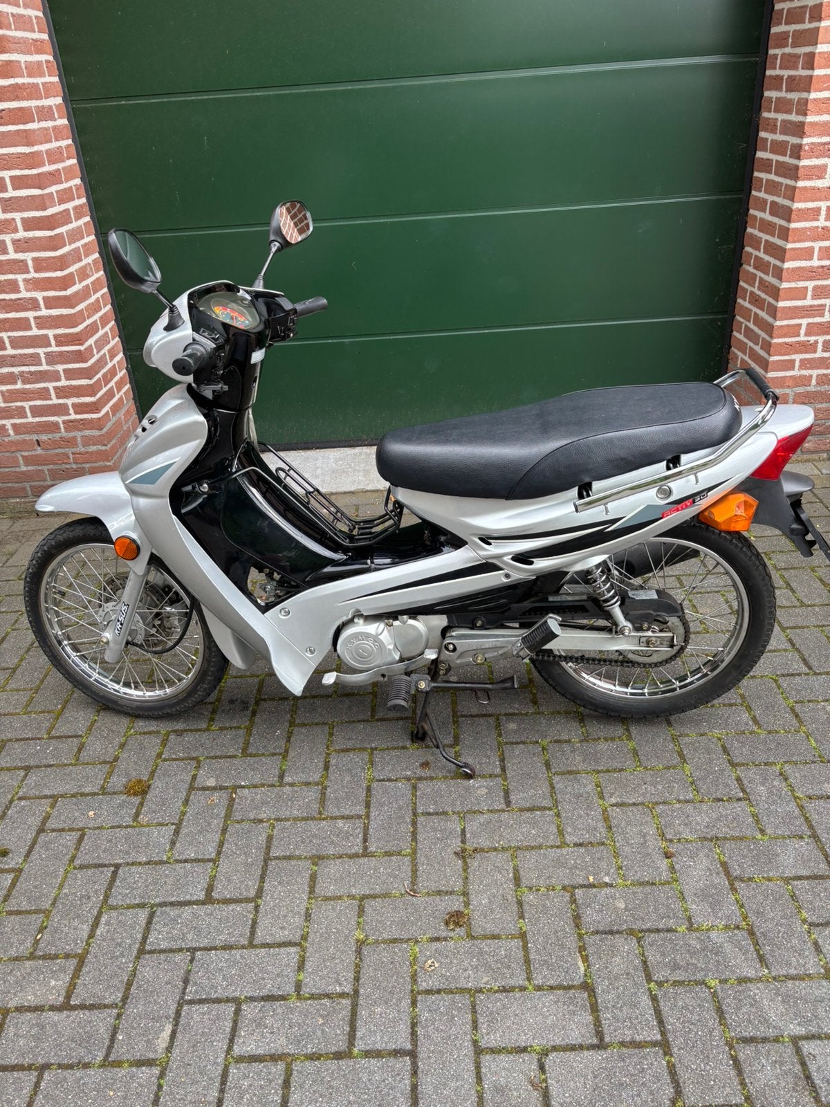 Zeer nette in originele staat verkerende kymco activ 50, Ophalen, Maximaal 45 km/u, Zo goed als nieuw, Benzine