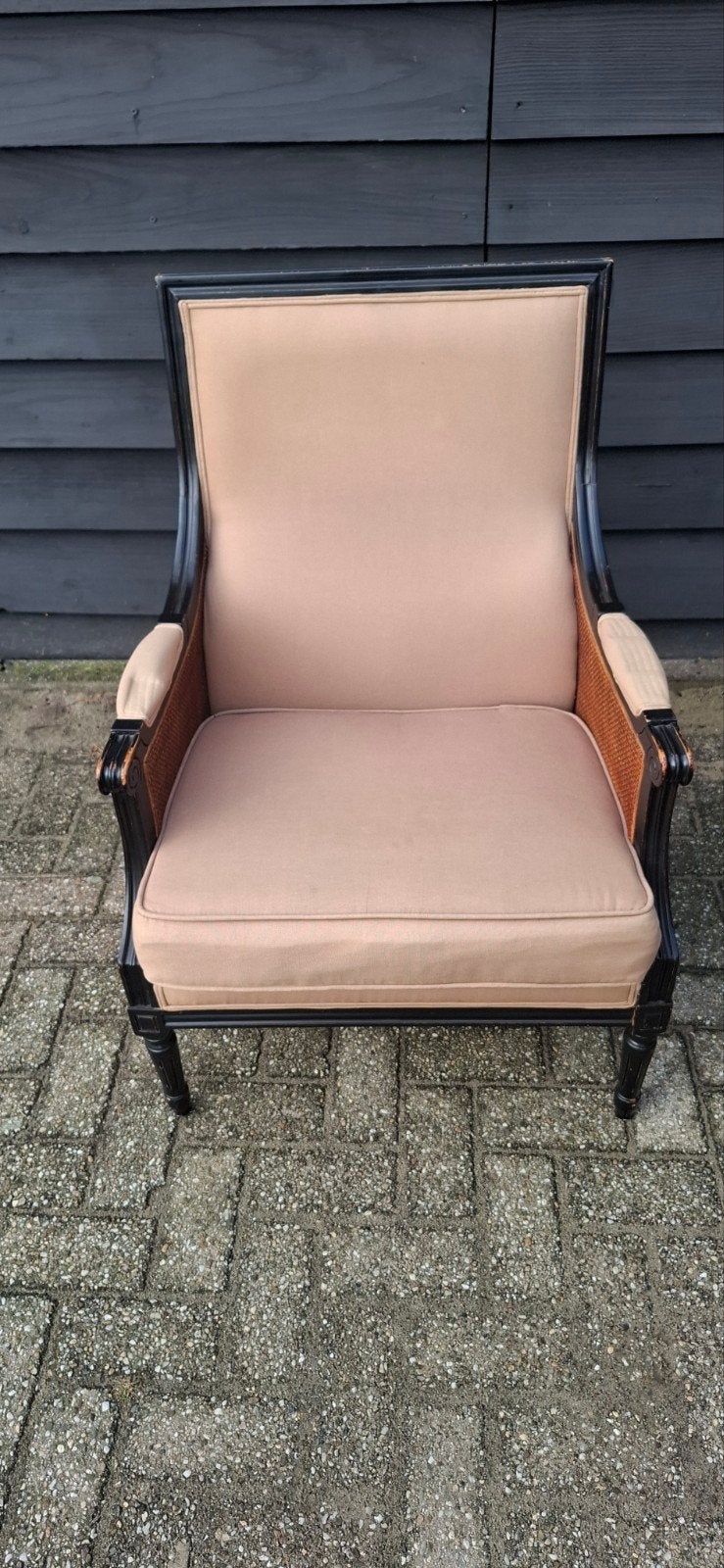 Stijlvolle fauteuil met webbing en zwarte afwerking, Ophalen