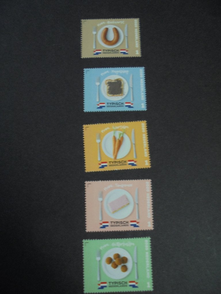 Postzegels 2020 tom pouce rookworst hagelslag gehaktbal peen, Verzenden, Na 1940, Postfris