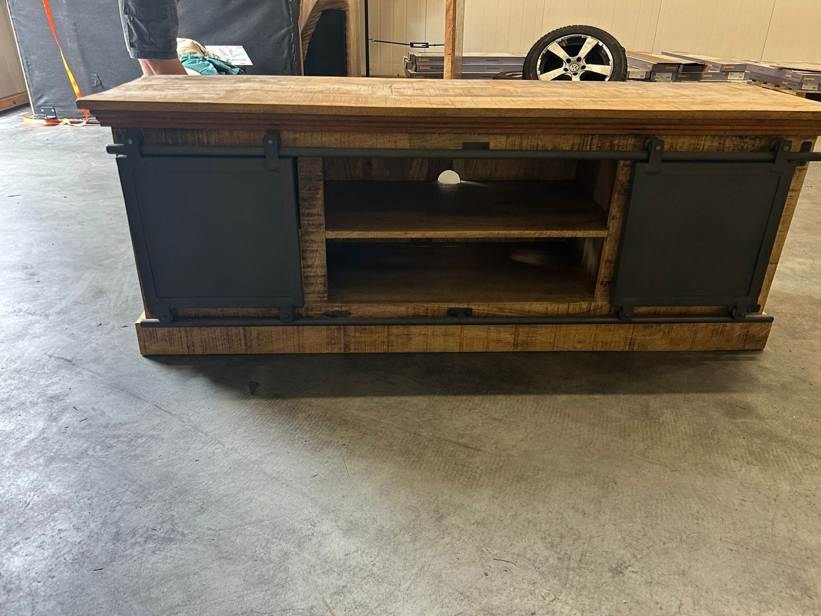 Mango Houten TV Meubel 160 cm Breed met Schuifdeuren, Ophalen, 150 tot 200 cm, Zo goed als nieuw, Minder dan 100 cm