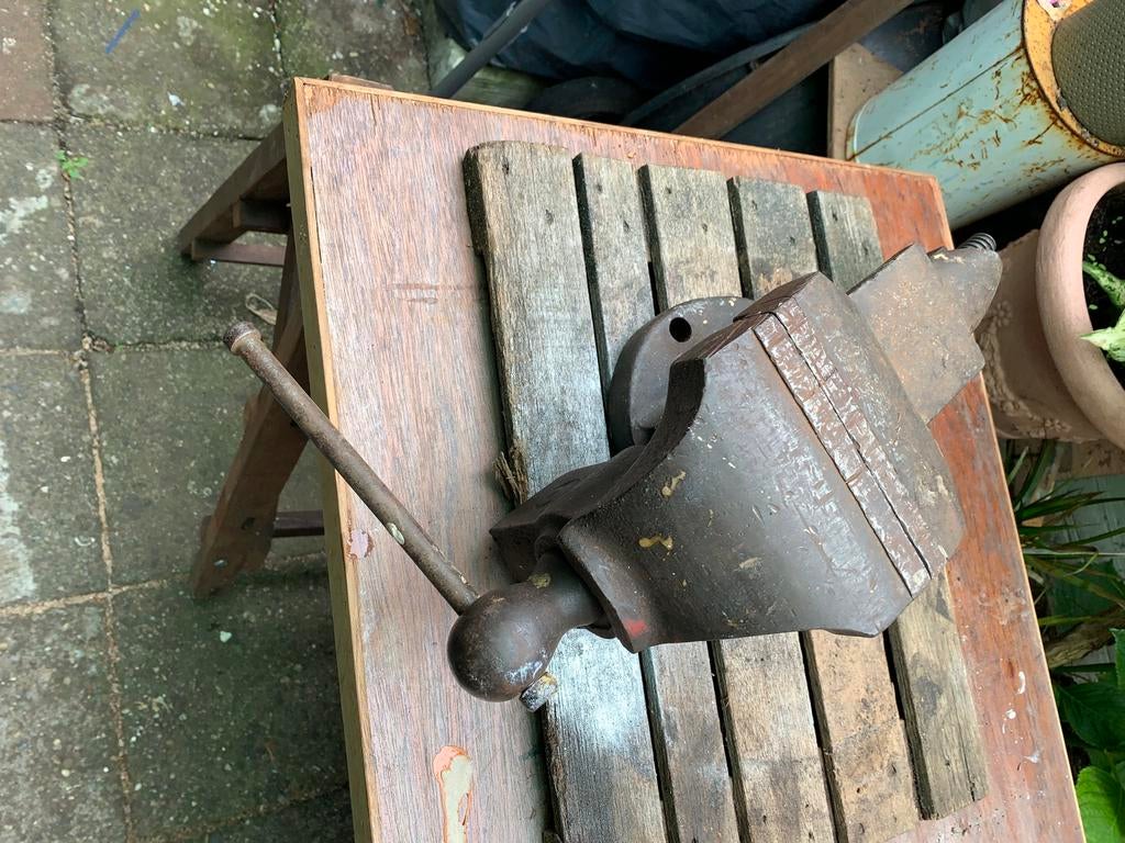 Mooie zware(17kg)bankschroef met aambeeld 125mm 150mm open, Antiek en Kunst, Antiek | Gereedschap en Instrumenten, Ophalen of Verzenden