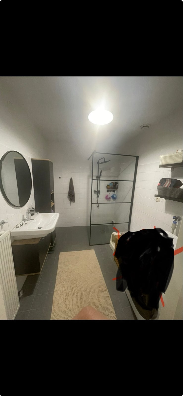 Moderne badkamer met wastafel en douche, Huis en Inrichting, Badkamer | Badkamermeubels, Ophalen, Gebruikt, 100 tot 150 cm, 50 tot 100 cm