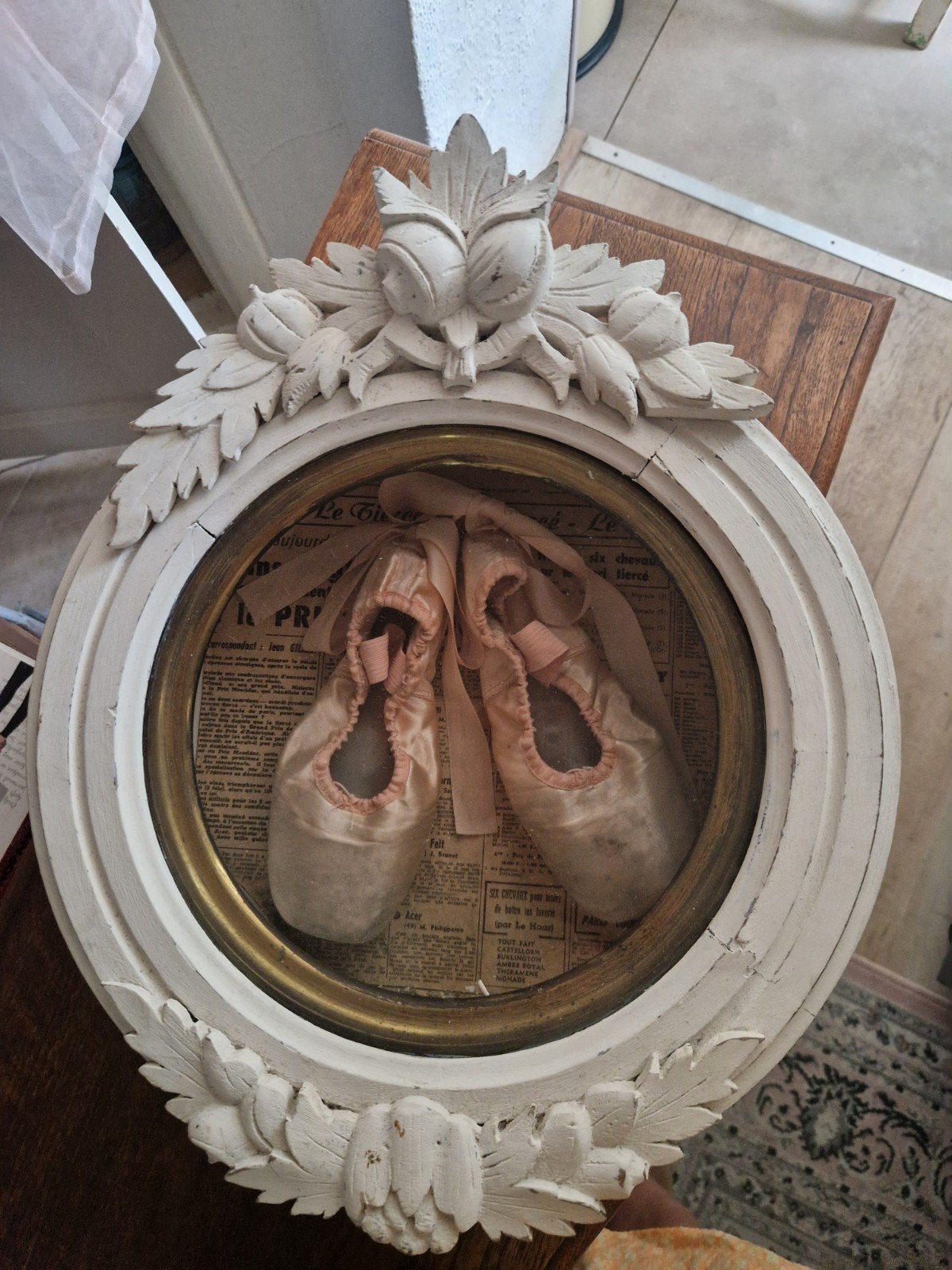 Vintage Balletschoenen in Decoratieve Vitrine, Antiek en Kunst, Ophalen of Verzenden