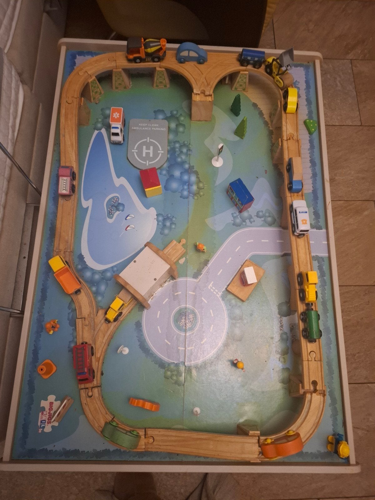 Houten speeltafel met treinbaan en auto's, Kinderen en Baby's, Ophalen, Gebruikt, Overige typen