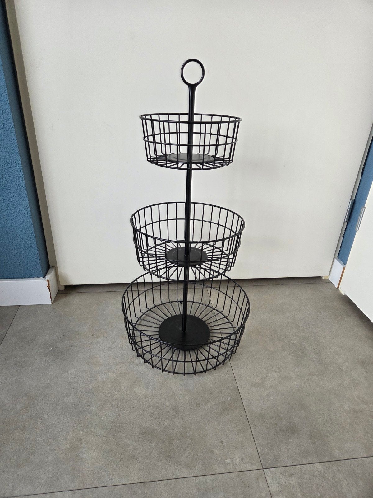 Zwart metalen etagere met 3 manden, Ophalen, Zo goed als nieuw, Rond, Metaal