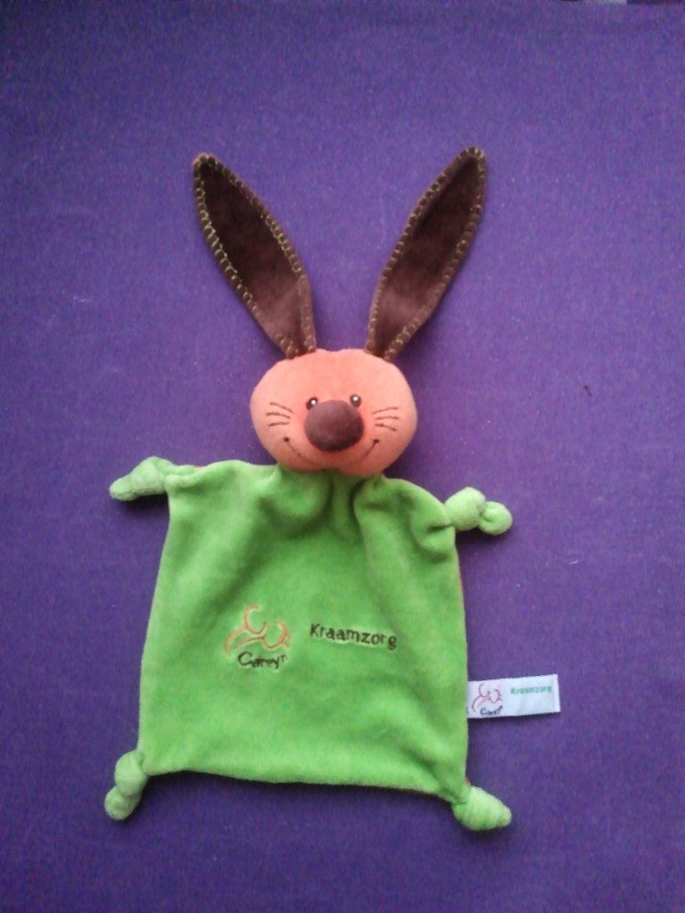 CAREYN KRAAMZORG KNUFFELDOEKJE KONIJN SERIE 2007 **Nieuw**, Groen, Overige karakters, Ophalen of Verzenden, Met label