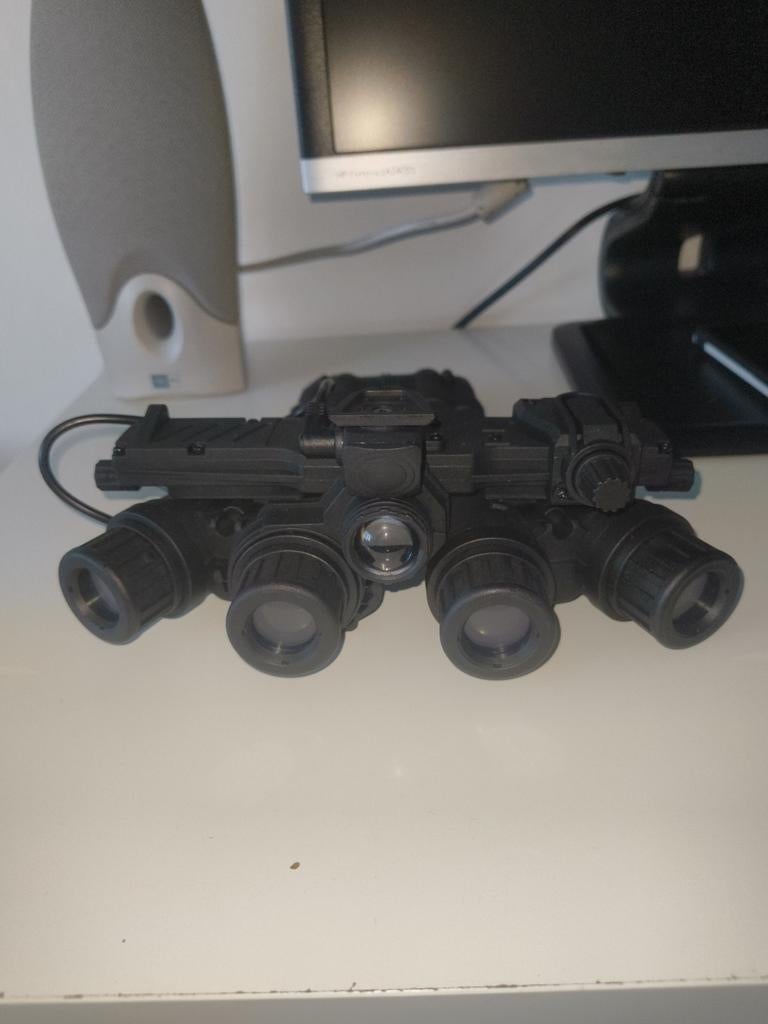 Quad Lens Night Vision Model - Airsoft & Cosplay, Ophalen, Zo goed als nieuw