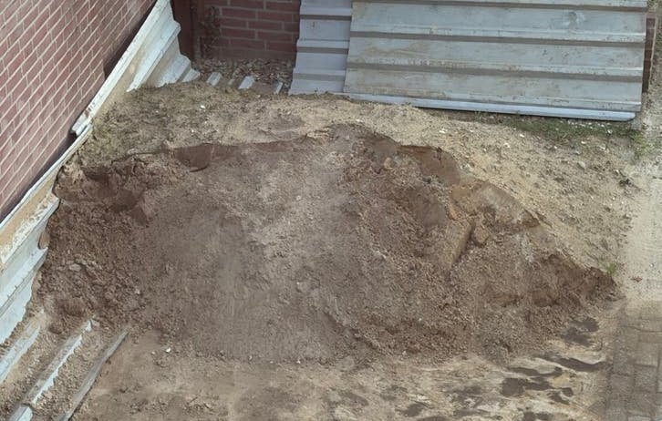 Gratis geel zand met minimaal puin af te halen in Liempde, Tuin en Terras, Ophalen, Gebruikt, Ophoogzand