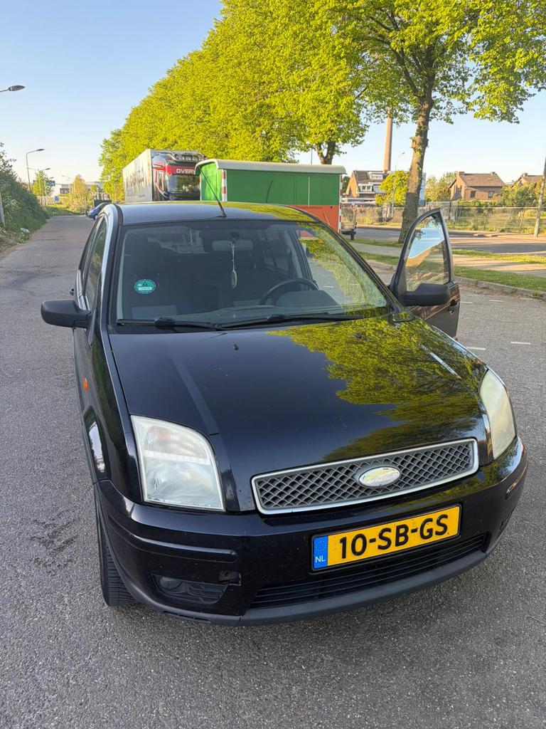 Ford Fusion 1.4 16V 2005 Zwart, Auto's, Voorwielaandrijving, 15 km/l, 40 €/maand, Zwart