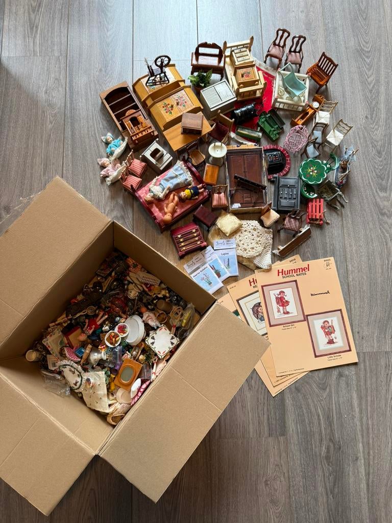 Partij poppenhuis artikelen spulletjes meubels enz, Verzamelen, Poppenhuizen en Toebehoren, Ophalen of Verzenden, Poppenhuis