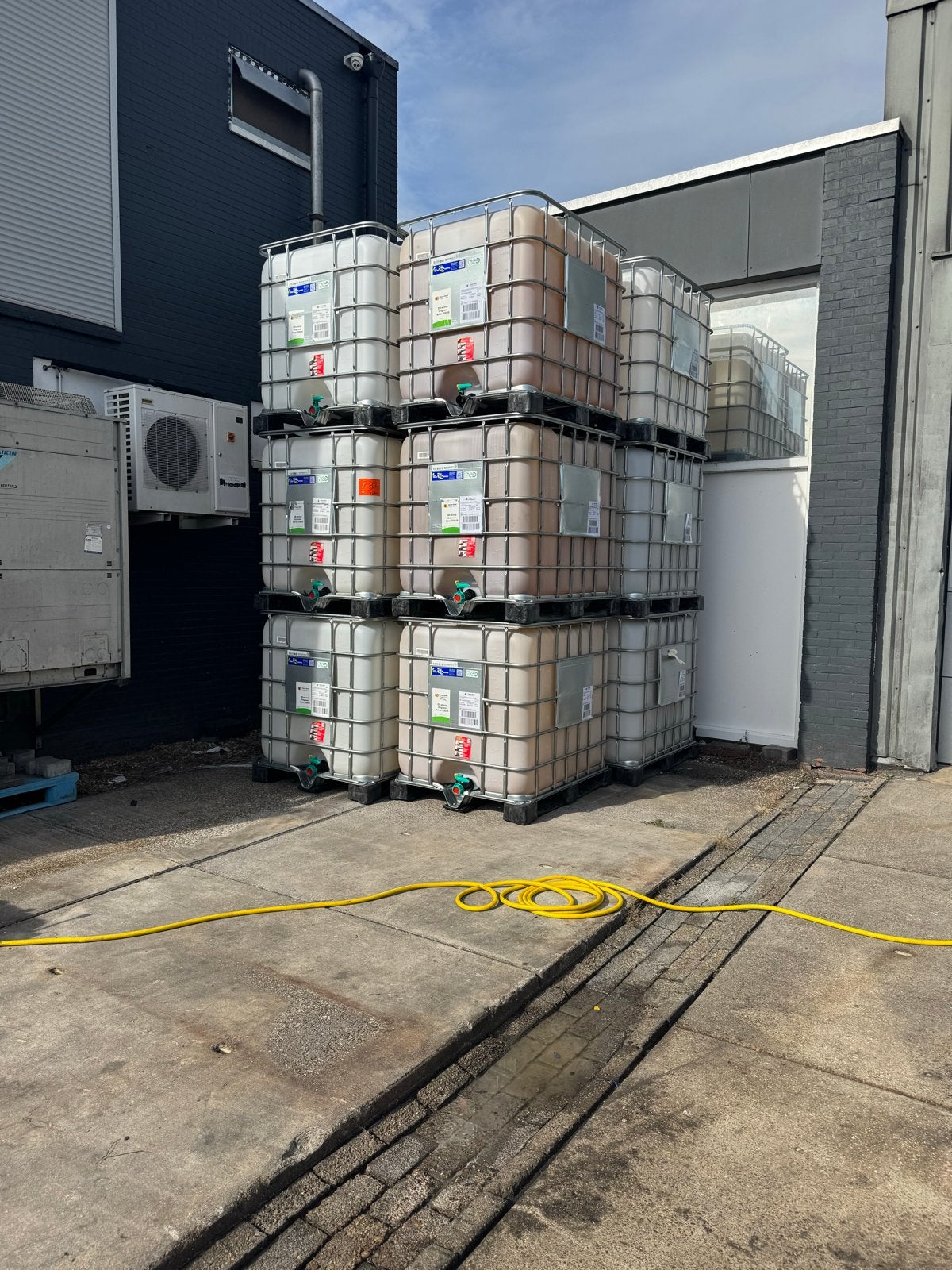 IBC containers - 1000 liter vloeistof tanks, Ophalen