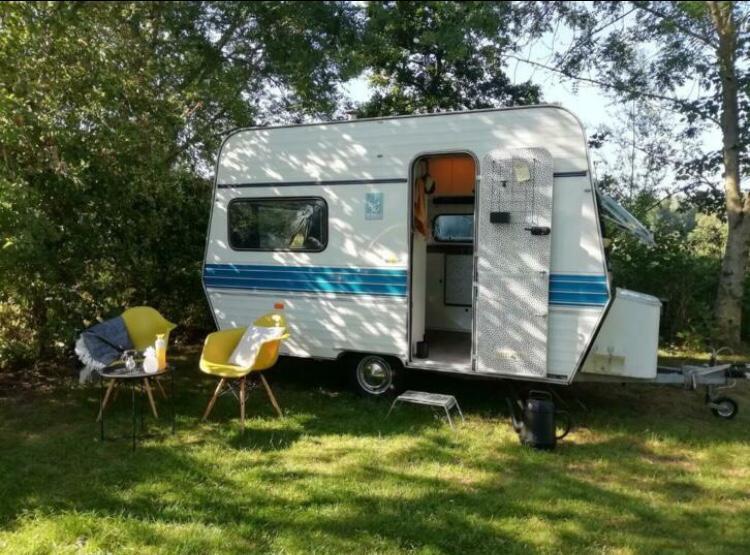 Knaus retro caravan (en toch eigentijds), Caravans en Kamperen, Standaardzit, Koelkast, Tot en met 2, Particulier