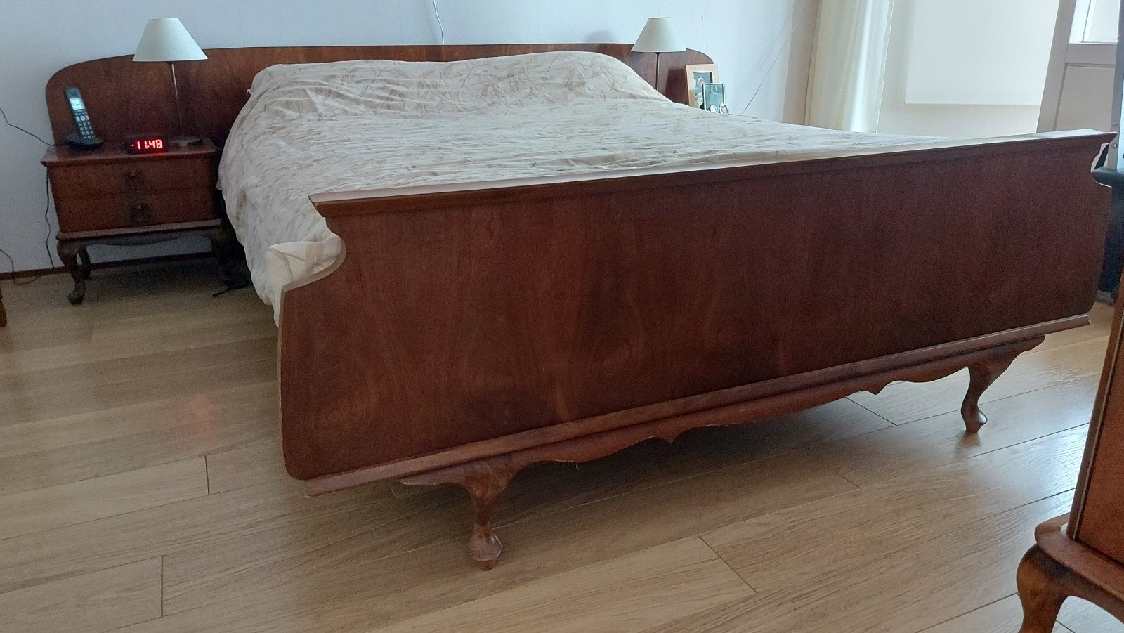 Queen Anne tweepersoonsbed met nachtkastjes, Ophalen