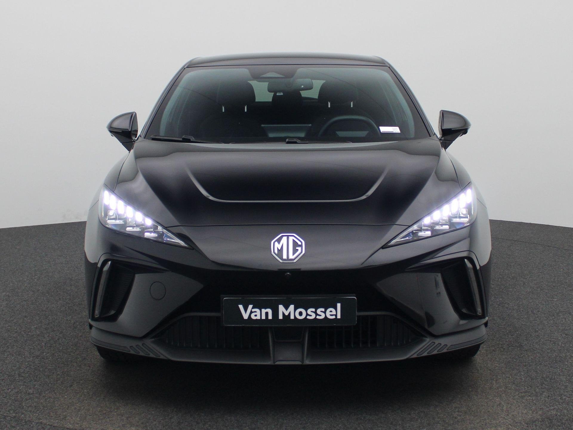 MG 4 64 kWh Luxury | 360 Camera | Stoelverwarming | Stuurver, Auto's, MG, Automaat, Gebruikt, Zwart, 204 pk