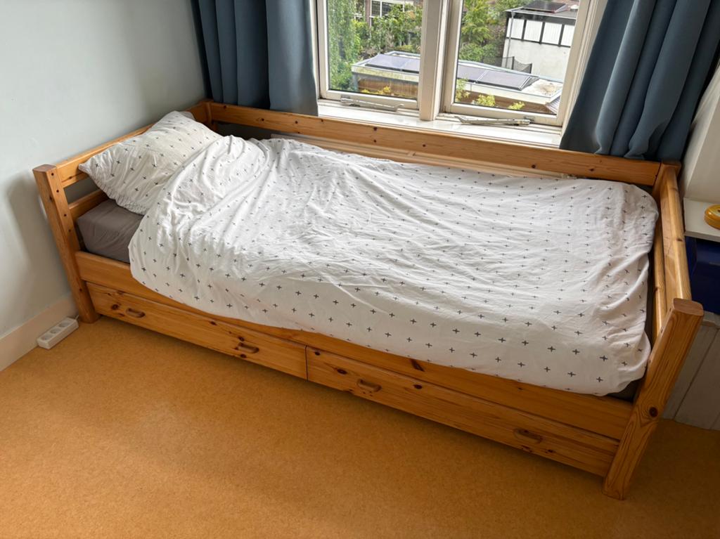 Flexa bed + beschermer + matras + topper 90x200 met lades, Ophalen, Gebruikt, 90 cm, Grenen