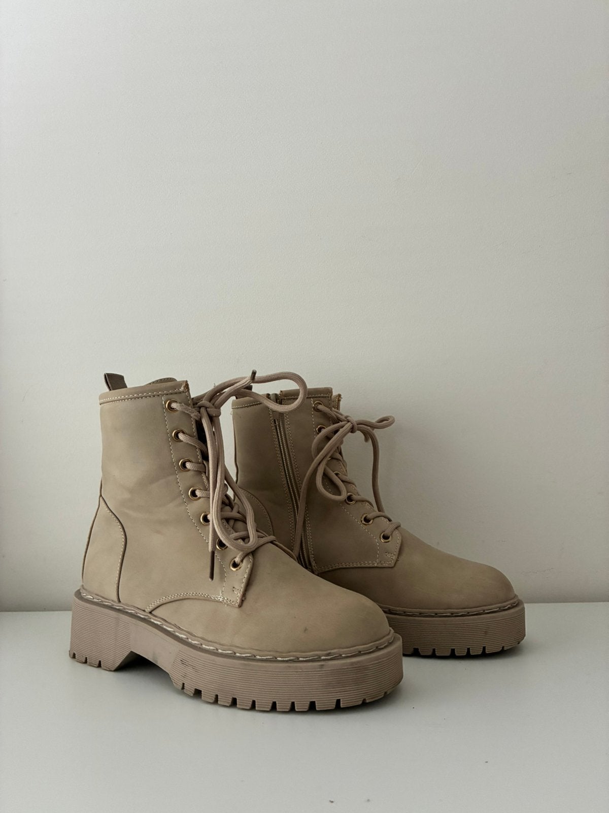 Boots met veters, Beige, Lage of Enkellaarzen, Ophalen of Verzenden, Zo goed als nieuw