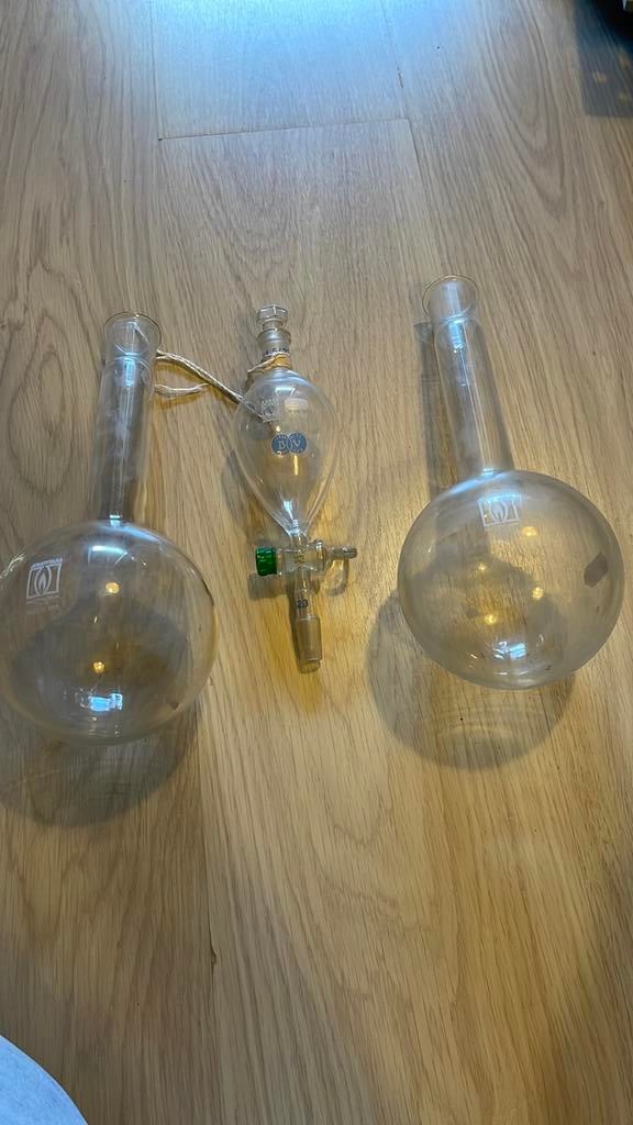 Twee disteleer kolven en een afscheider van glas, Antiek en Kunst, Ophalen of Verzenden