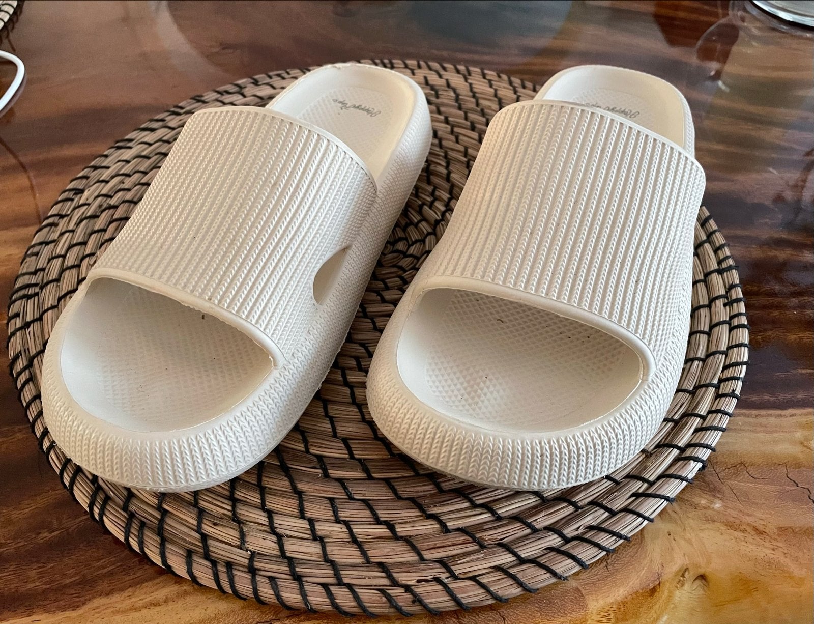Happy Flops slippers maat 40/41 - slechts 1 keer gedragen, Ophalen of Verzenden, Zo goed als nieuw, Wit, Slippers