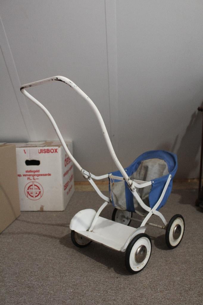 Oude poppenwagen jaren ´60, Ophalen