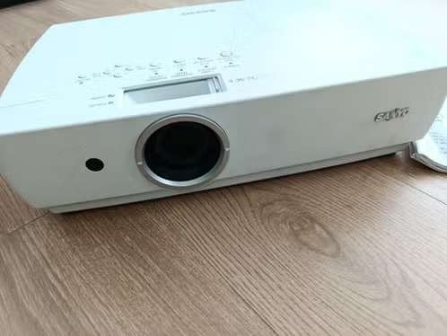 WK deal:Sanyo PLC-XC56 XGA Projector - Zeer weinig lamptijd, Ophalen of Verzenden, Zo goed als nieuw