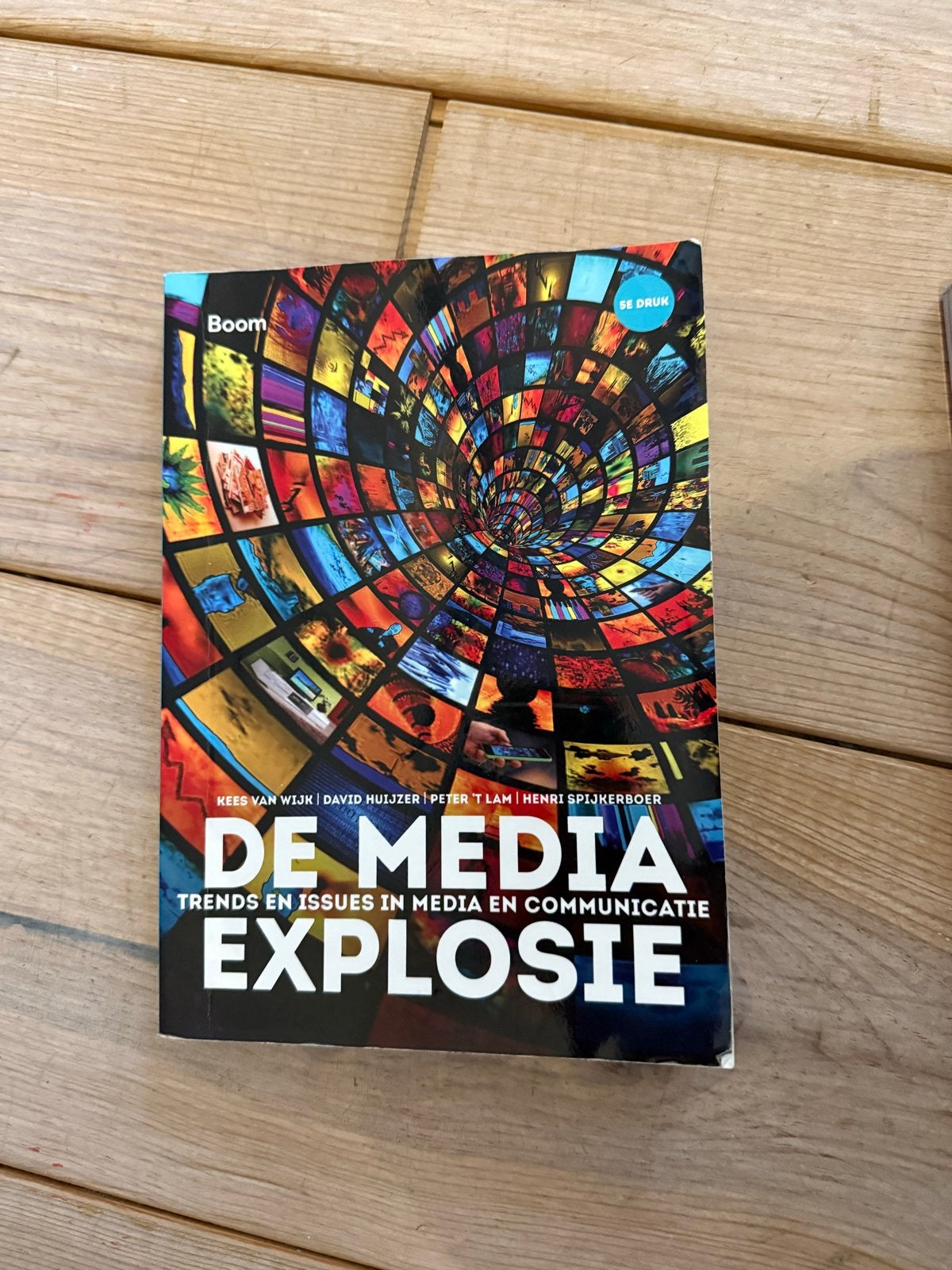Studieboek: De Media-explosie, Ophalen of Verzenden, Zo goed als nieuw, Media