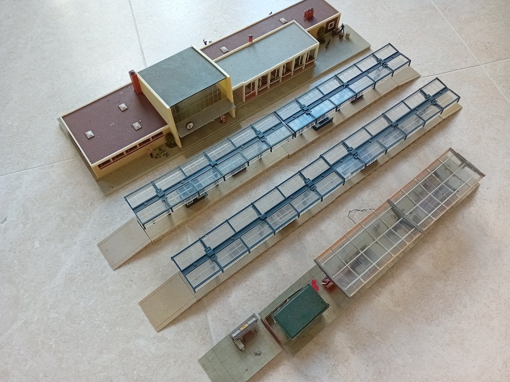 H0#568 Faller B 111 station Neustadt plus extra's., Gebruikt, Brug, Tunnel of Gebouw, Ophalen of Verzenden, Fleischmann
