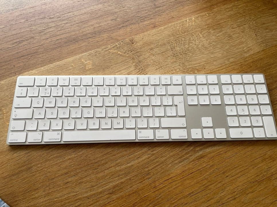 Apple Magic Keyboard met numeriek toetsenblok, Computers en Software, Toetsenborden, Ophalen of Verzenden, Numeriek, Zo goed als nieuw