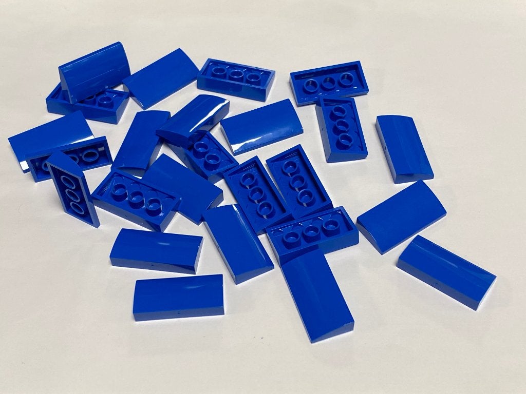 Partij 25x 2x4 gebogen Lego dakpannen in diverse kleuren, Overige thema's, Lego, Nieuw, Ophalen of Verzenden