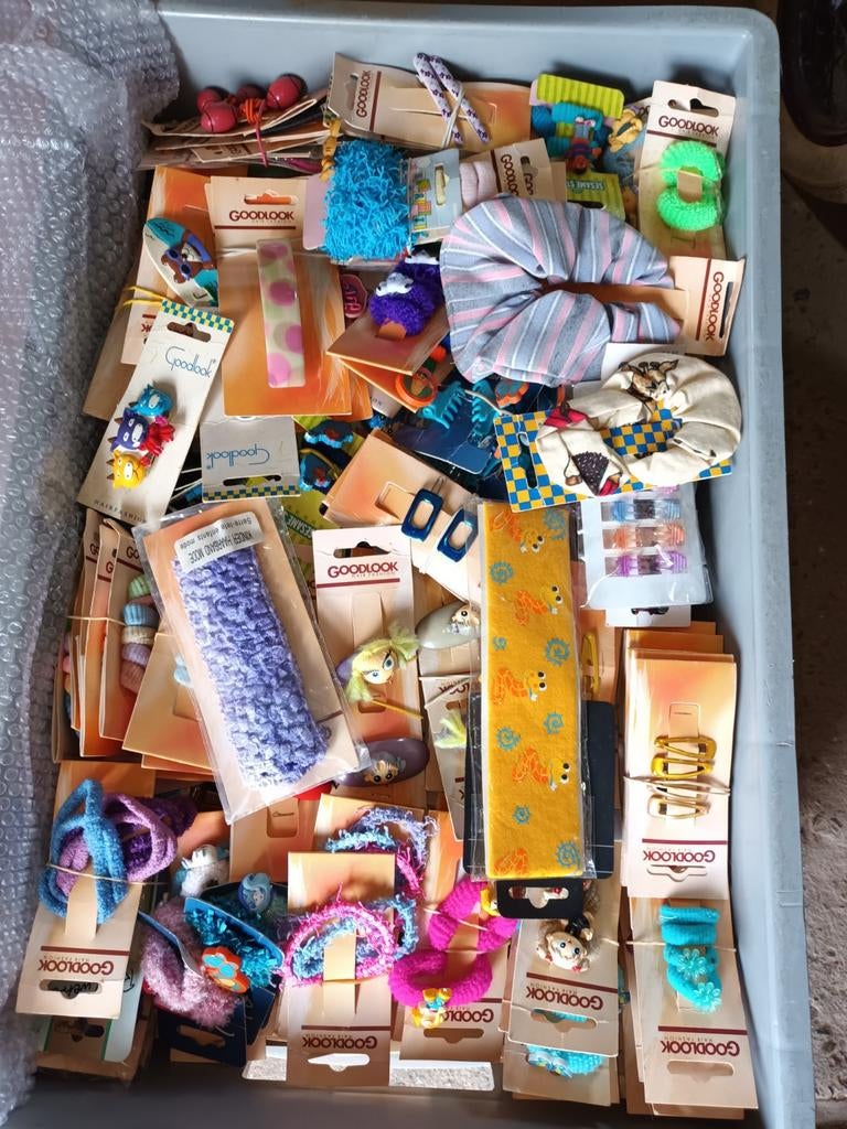 2 kratten vol haaraccessoires - nieuw in verpakking, Goodlook, Onbekend, Nieuw, Ophalen of Verzenden