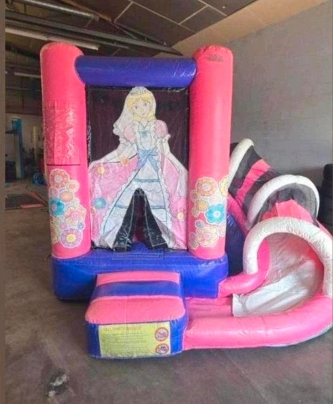 Te koop Prinsessen springkussen met glijbaantje

Prijs €850, Ophalen of Verzenden, Zo goed als nieuw, Overige