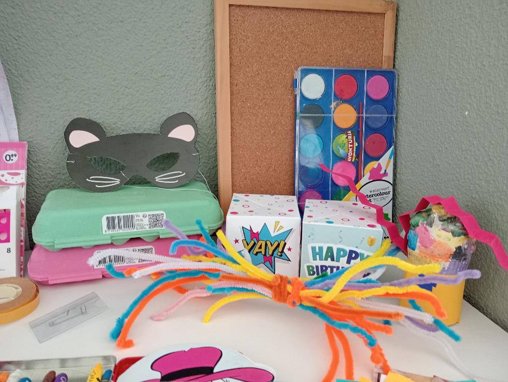 Uitgebreid feest/knutselpakket, Ophalen of Verzenden, Zo goed als nieuw, Verjaardag