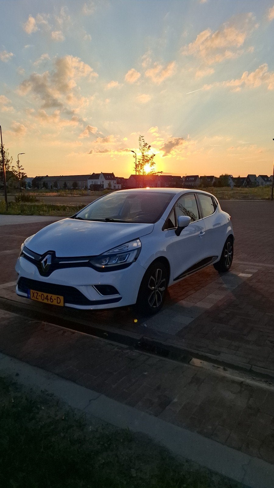 Renault Clio 2019 - 61.459km - NIEUWE APK + BANDEN - €9.800, Auto's, Renault, Voorwielaandrijving, 898 cc, Zwart, 580 kg