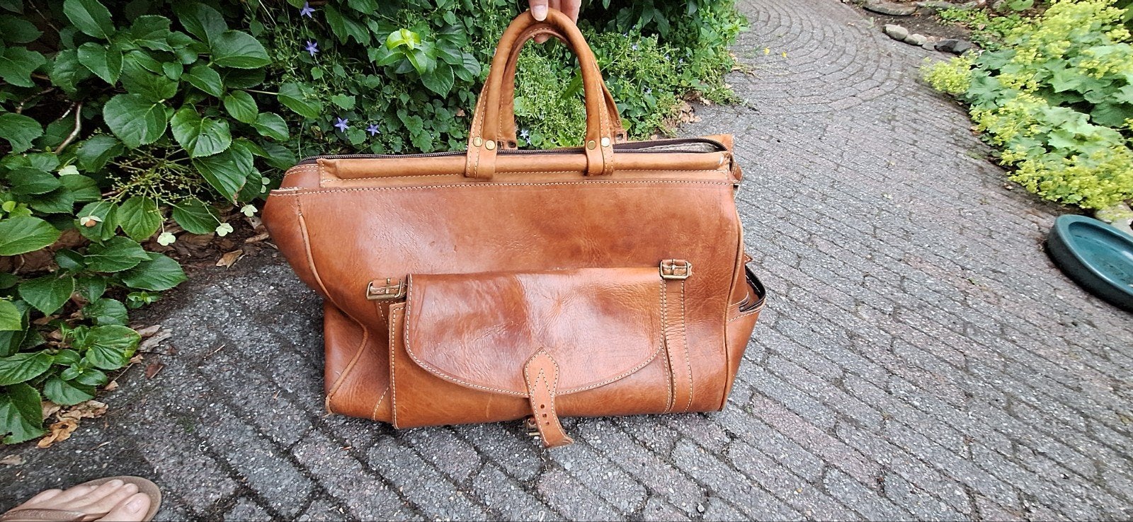 Zeer ruime leren tas met schouderlus uit Marroko - 80x40cm, 30 cm of meer, Gebruikt, Bruin, 35 tot 55 cm