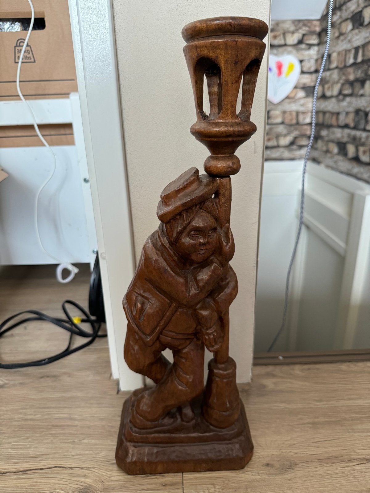 Vintage Houten Beeldje: Man aan Lantaarnpaal, Spanje, Ophalen of Verzenden, Handgemaakt, 20 - 50 cm, Beeld