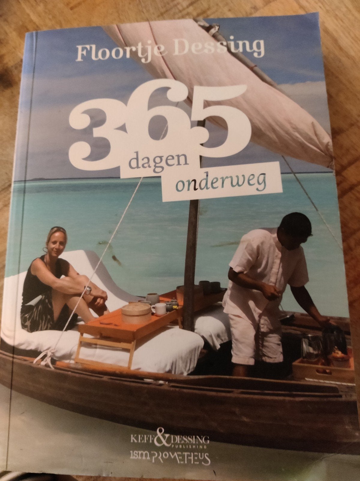 Floortje Dessing - 365 dagen onderweg, Boeken, Europa, Ophalen of Verzenden, Zo goed als nieuw, Reisgids of -boek