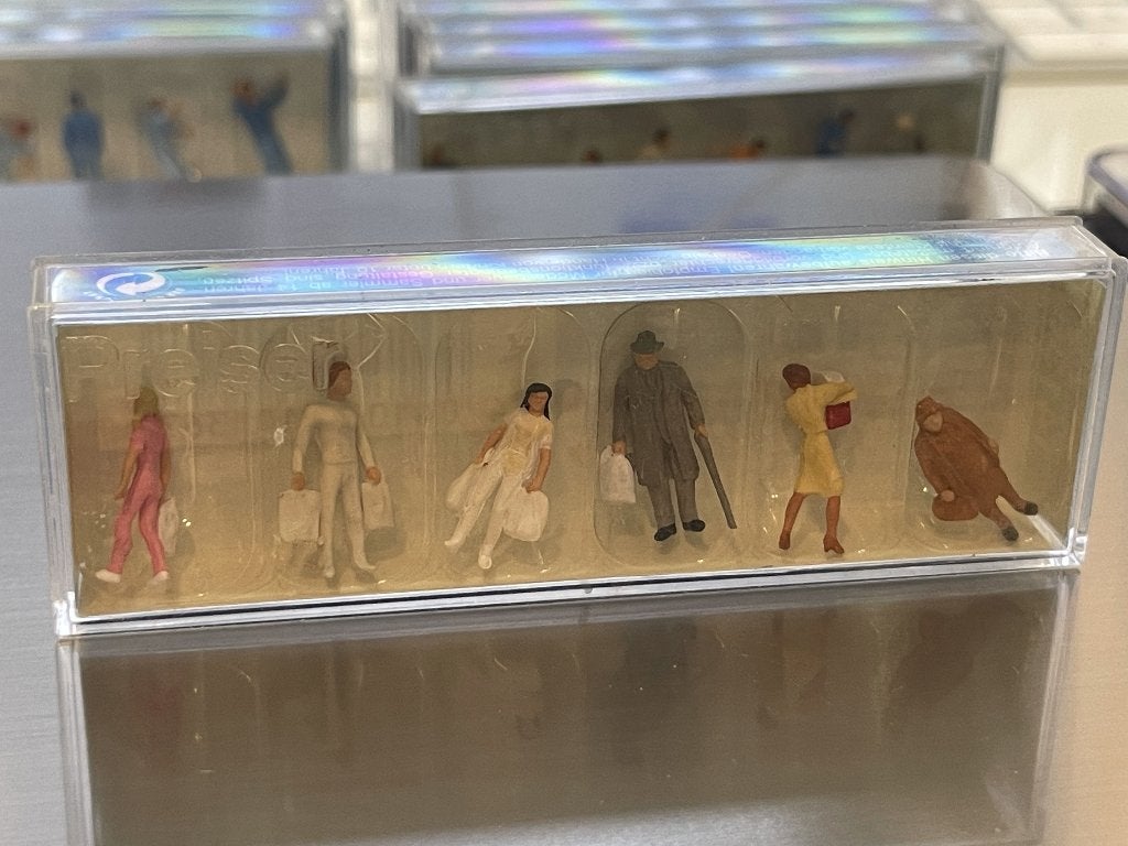 Preiser 14136 H0 modelbaan figuren, winkelende personen, Overige merken, Gelijkstroom of Wisselstroom, Brug, Tunnel of Gebouw