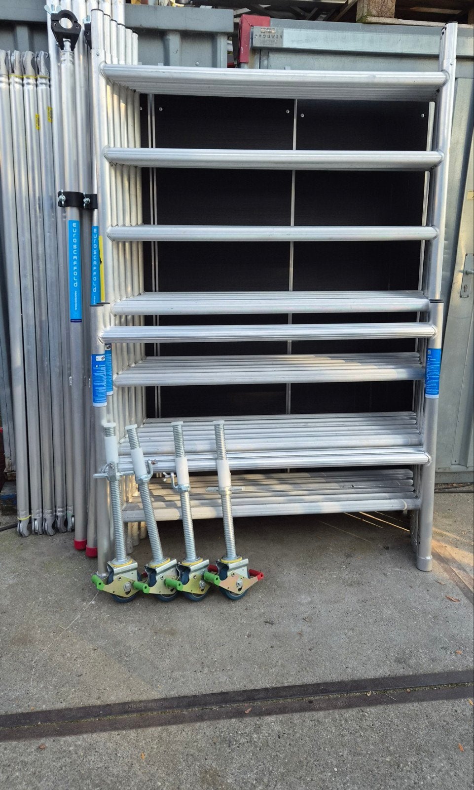 te koop nieuwe rolsteiger Werkhoogte 8.20 meter carbon deks, Nieuw, Ophalen of Verzenden, Rolsteiger of Kamersteiger, 5 meter of hoger