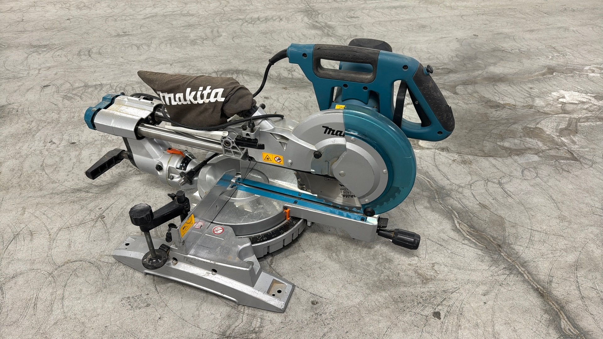 MAKITA AFKORTZAAG LS 1018L, Doe-het-zelf en Verbouw, Gereedschap | Zaagmachines, Ophalen, 70 mm of meer, Zo goed als nieuw, Afkortzaag