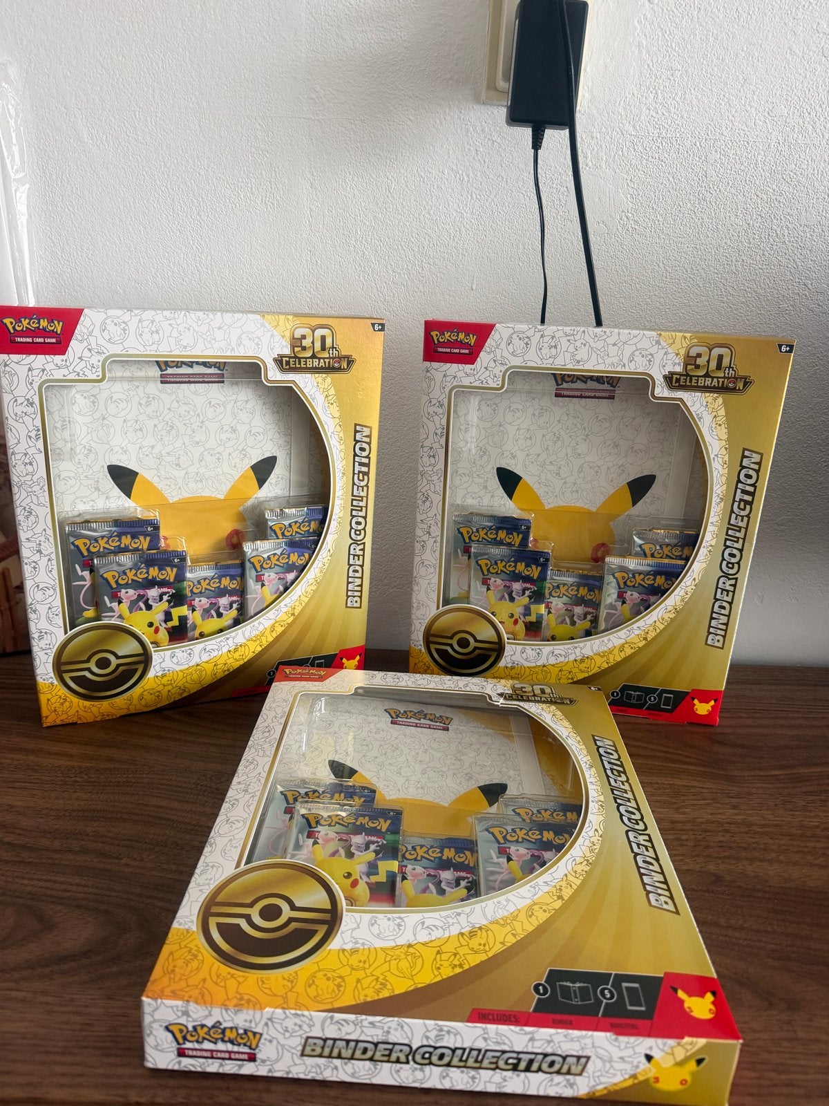 Pokémon 30th Anniversary Celebrations Binder Collection, Ophalen of Verzenden, Nieuw, Boosterbox